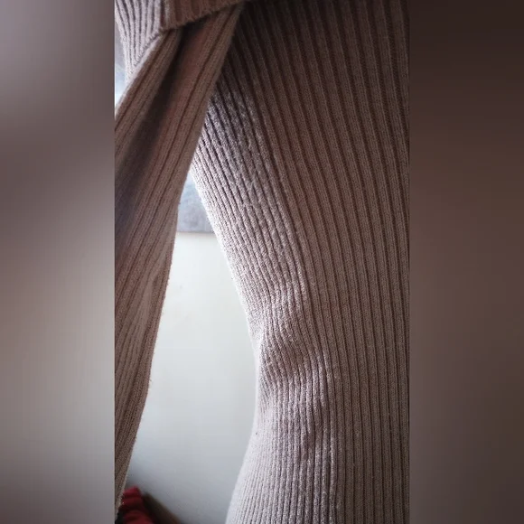 Off-Shoulder Ribbed Sweater  Dusty Pink Small - Picture 5 of 6